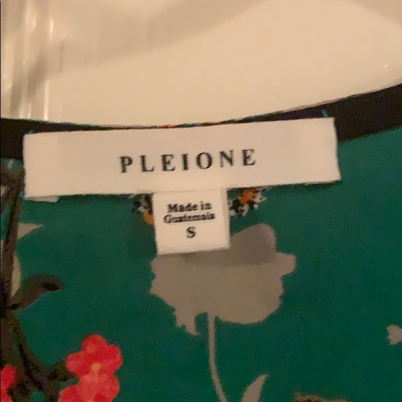 Kelly Green Short-Sleeved Top - Picture 3 of 8